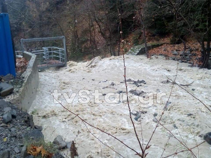Φούσκωσαν τα ποτάμια από τη νεροποντή στη Φθιώτιδα [εικόνες] | iefimerida.gr 2