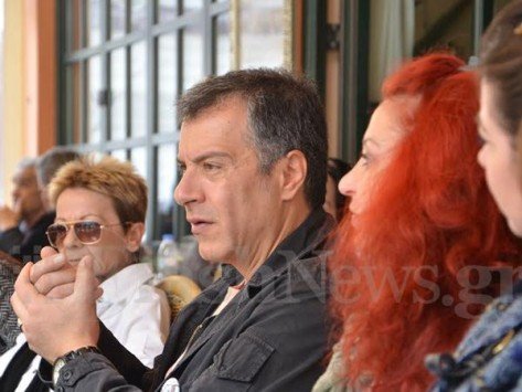 Με φοιτητές, οινοπαραγωγούς και ψαράδες ο Σταύρος Θεοδωράκης [εικόνες] | iefimerida.gr 0