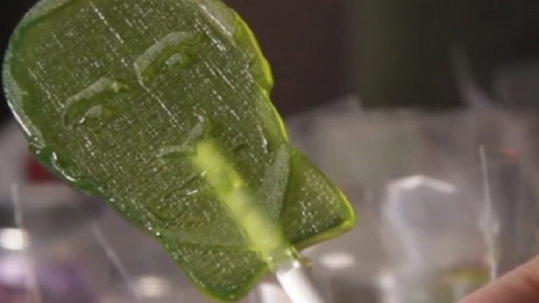 Ο Πούτιν έγινε... γλειφιτζούρι -Πουλάει απίστευτα στη Ρωσία [βίντεο] | iefimerida.gr 0