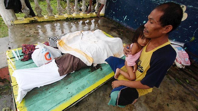 Σοκαριστικές φωτογραφίες από το πέρασμα του φονικού τυφώνα στις Φιλιππίνες [εικόνες] | iefimerida.gr 8