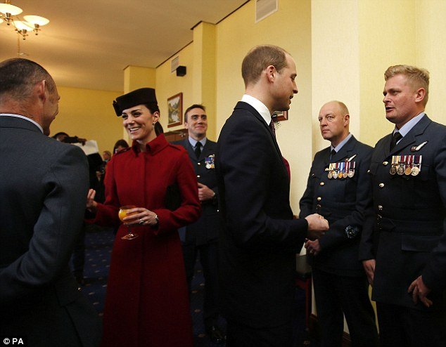 Ο πρίγκιπας Γουίλιαμ έχει κάνει καράφλα -Το «χοντρό» πείραγμα που του έκαναν δημοσίως [εικόνες] | iefimerida.gr 4