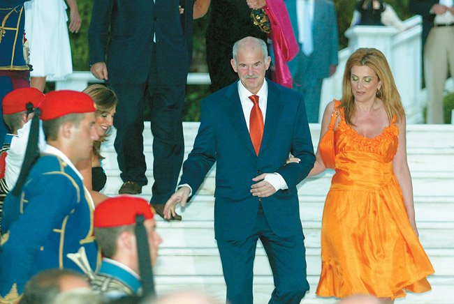 Οταν το «κοσμικό» γεγονός της χρονιάς ήταν η δεξίωση για την Επέτειο Αποκατάστασης της Δημοκρατίας στο προεδρικό Μέγαρο [εικόνες] | iefimerida.gr 3