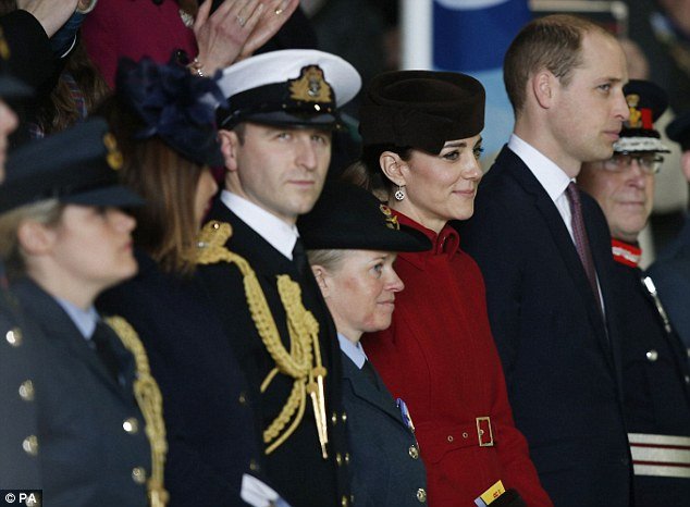 Ο πρίγκιπας Γουίλιαμ έχει κάνει καράφλα -Το «χοντρό» πείραγμα που του έκαναν δημοσίως [εικόνες] | iefimerida.gr 3