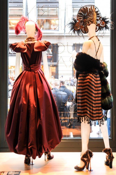 Οταν η Prada ράβει τα κοστούμια της ταινίας «Ο Υπέροχος Γκάτσμπυ» την κάνει κάπως καλύτερη [εικόνες] | iefimerida.gr 8