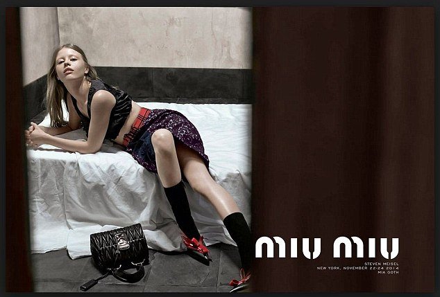Η απαγορευμένη διαφήμιση της Prada με το «ανήλικο» μοντέλο [εικόνες & βίντεο] | iefimerida.gr 1