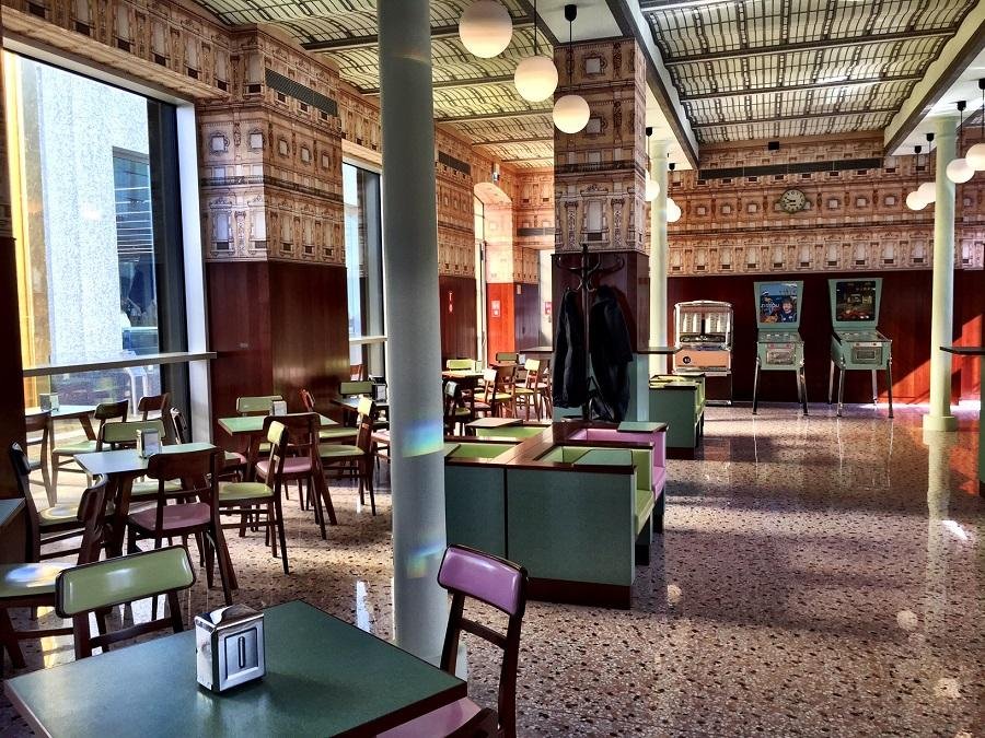 Ισως το ωραιότερο καφέ στον κόσμο - Ενας νοσταλγικός χώρος που έφτιαξε ο σκηνοθέτης του Grand Budapest Hotel [εικόνες] | iefimerida.gr 1