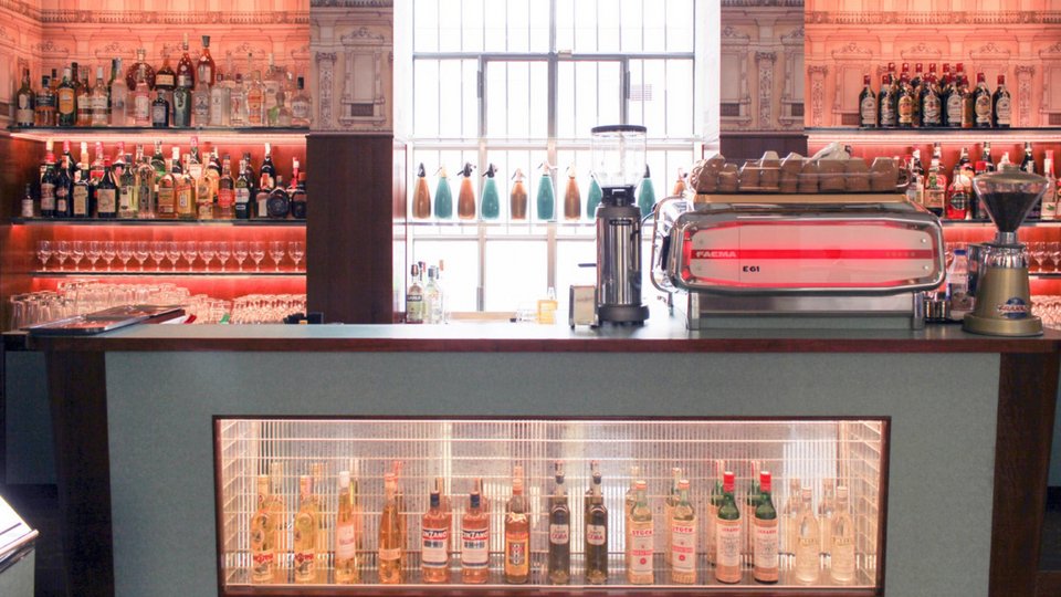 Ισως το ωραιότερο καφέ στον κόσμο - Ενας νοσταλγικός χώρος που έφτιαξε ο σκηνοθέτης του Grand Budapest Hotel [εικόνες] | iefimerida.gr 2