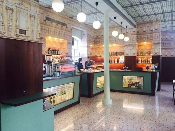 Ισως το ωραιότερο καφέ στον κόσμο - Ενας νοσταλγικός χώρος που έφτιαξε ο σκηνοθέτης του Grand Budapest Hotel [εικόνες] | iefimerida.gr 3