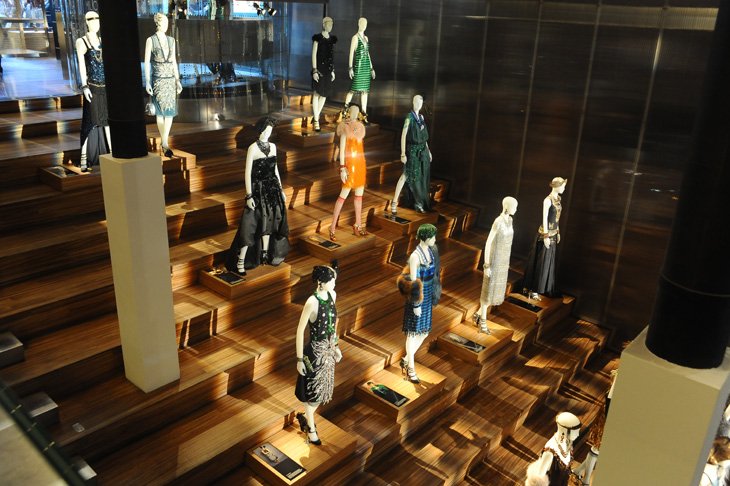 Οταν η Prada ράβει τα κοστούμια της ταινίας «Ο Υπέροχος Γκάτσμπυ» την κάνει κάπως καλύτερη [εικόνες] | iefimerida.gr 6