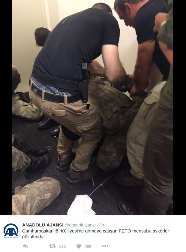 Συνελήφθησαν πάνω από 1.563 πραξικοπηματίες -Και υψηλόβαθμοι αξιωματικοί [εικόνες & βίντεο] | iefimerida.gr 6