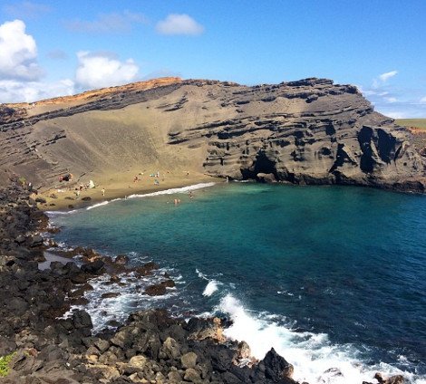 Η μοναδική παραλία στον κόσμο με πράσινη άμμο -Εξωπραγματική ομορφιά, σαν πίνακας ζωγραφικής [εικόνες] | iefimerida.gr 1
