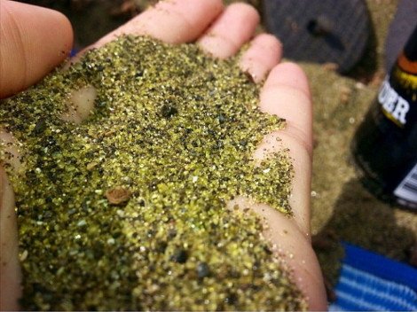 Η μοναδική παραλία στον κόσμο με πράσινη άμμο -Εξωπραγματική ομορφιά, σαν πίνακας ζωγραφικής [εικόνες] | iefimerida.gr 4