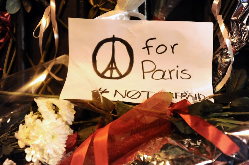 Λάμπρου-Αναγνωστοπούλου μαζί στη συγκέντρωση στη γαλλική πρεσβεία [εικόνες] | iefimerida.gr 3