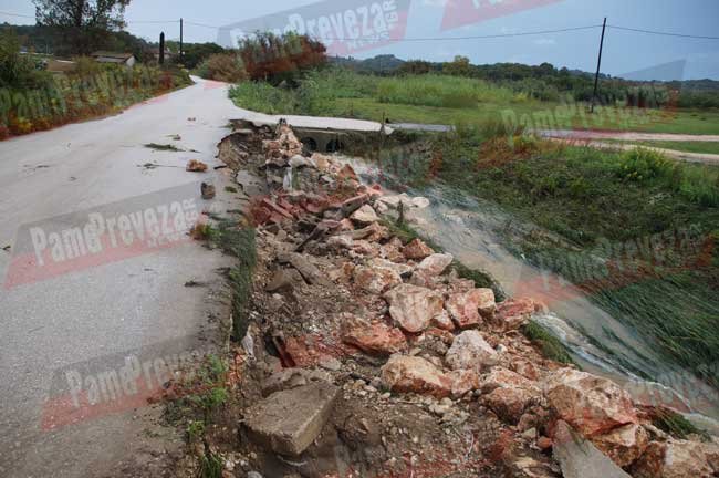 Πρέβεζα: Κατολισθήσεις και πλημμύρες από τις ισχυρές βροχοπτώσεις [εικόνες] | iefimerida.gr 0