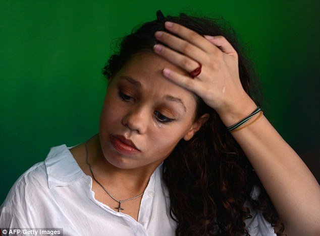 Σοκ: 19χρονη σκότωσε τη μητέρα της, στρίμωξε το πτώμα της σε βαλίτσα και αστειεύεται μέσα στη φυλακή [εικόνες] | iefimerida.gr 3