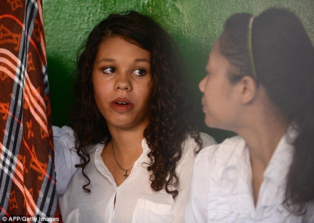 Σοκ: 19χρονη σκότωσε τη μητέρα της, στρίμωξε το πτώμα της σε βαλίτσα και αστειεύεται μέσα στη φυλακή [εικόνες] | iefimerida.gr 4