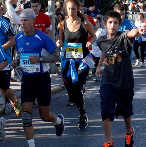 Επώνυμοι λουσμένοι στο ιδρώτα-Οι celebrities του Κλασικού Μαραθωνίου [εικόνες]  | iefimerida.gr 13