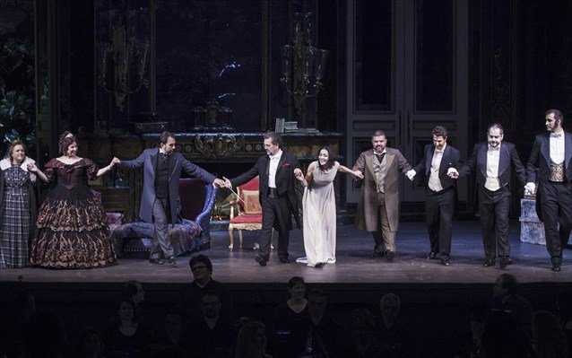 Σβήνοντας στον ίλιγγο της ηδονής: Κύματα ανατριχίλας στην Τραβιάτα από τη Λυρική [εικόνες] | iefimerida.gr 1