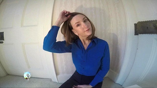 Δημοσιογράφος του BBC συγκλονίζει: Βγάζει δημοσίως την περούκα της, μετά τη χημειοθεραπεία [βίντεο] | iefimerida.gr 0