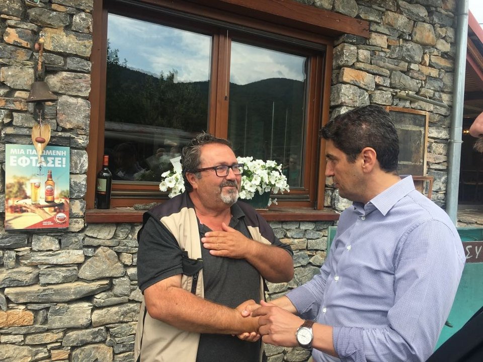 Ο Αυγενάκης πήγε στους Ψαράδες Πρεσπών, μετά τη συμφωνία -Τι είπε στους κατοίκους  [εικόνες] | iefimerida.gr 1