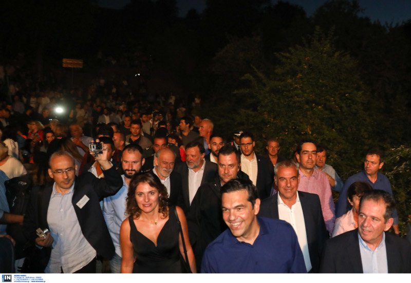 Ο Τσίπρας στην συναυλία στα Πρέσπεια, μαζί με την Περιστέρα [εικόνες] | iefimerida.gr 3