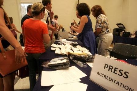 Απόβαση ξένων δημοσιογράφων στην Αθήνα [εικόνες] | iefimerida.gr 0