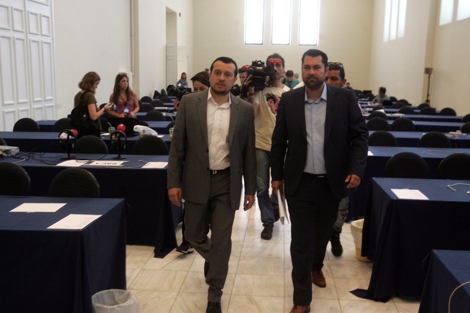 Απόβαση ξένων δημοσιογράφων στην Αθήνα [εικόνες] | iefimerida.gr 2