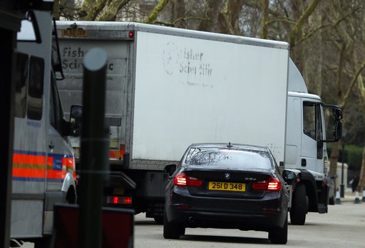 Λονδίνο: Ρώσοι διπλωμάτες τα μάζεψαν και έφυγαν από την πρεσβεία -Τους έδιωξε η Μέι [εικόνες] | iefimerida.gr 1