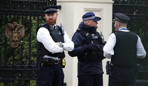 Λονδίνο: Ρώσοι διπλωμάτες τα μάζεψαν και έφυγαν από την πρεσβεία -Τους έδιωξε η Μέι [εικόνες] | iefimerida.gr 2