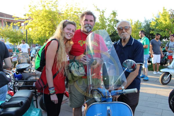 Καλλιστεία βέσπας στην Πρέβεζα: Ο 85χρονος αναβάτης που έκλεψε την παράσταση [εικόνες] | iefimerida.gr 1