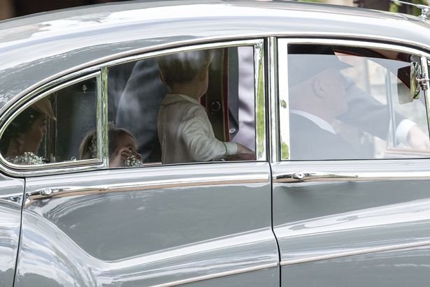  «Δεν προσέχει τον πρίγκιπα Τζορτζ, δεν είναι ασφαλής» -Σφοδρή κριτική στην Κέιτ Μίντλετον, οι φωτό που άναψαν φωτιές [εικόνες] | iefimerida.gr 1