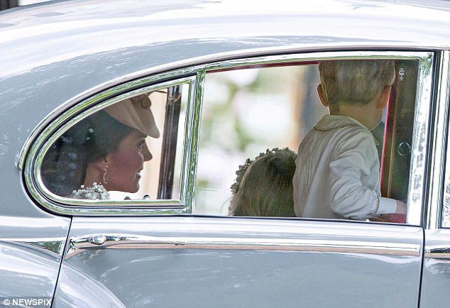  «Δεν προσέχει τον πρίγκιπα Τζορτζ, δεν είναι ασφαλής» -Σφοδρή κριτική στην Κέιτ Μίντλετον, οι φωτό που άναψαν φωτιές [εικόνες] | iefimerida.gr 2