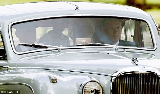  «Δεν προσέχει τον πρίγκιπα Τζορτζ, δεν είναι ασφαλής» -Σφοδρή κριτική στην Κέιτ Μίντλετον, οι φωτό που άναψαν φωτιές [εικόνες] | iefimerida.gr 3