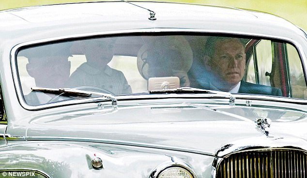  «Δεν προσέχει τον πρίγκιπα Τζορτζ, δεν είναι ασφαλής» -Σφοδρή κριτική στην Κέιτ Μίντλετον, οι φωτό που άναψαν φωτιές [εικόνες] | iefimerida.gr 4