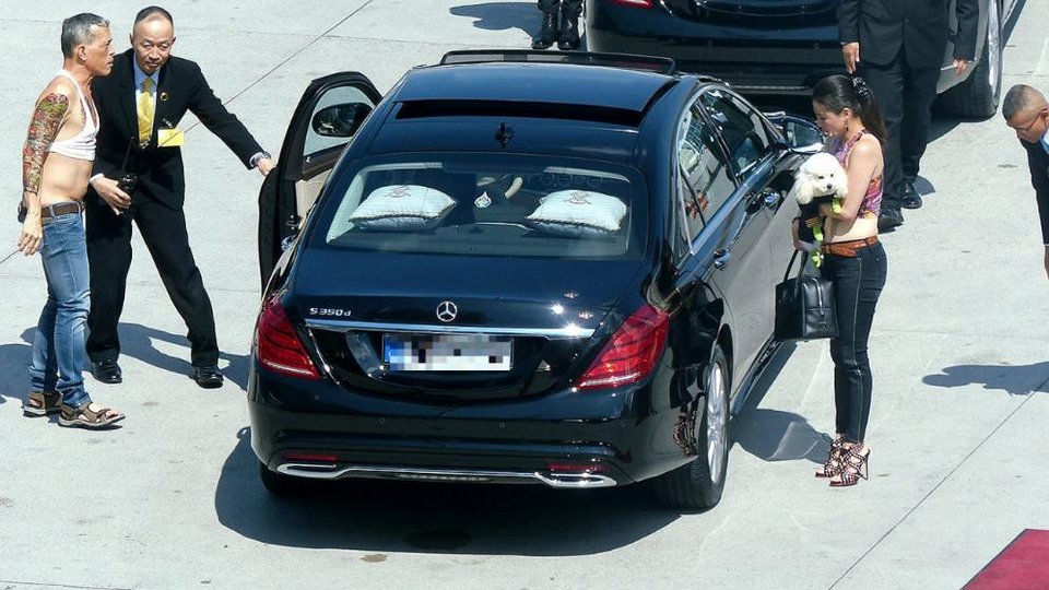 Αυτός με τα τατουάζ, το βρώμικο crop-top & τις πολλές ερωτικές περιπέτειες θα είναι ο νέος βασιλιάς της Ταϊλάνδης [εικόνες] | iefimerida.gr 3