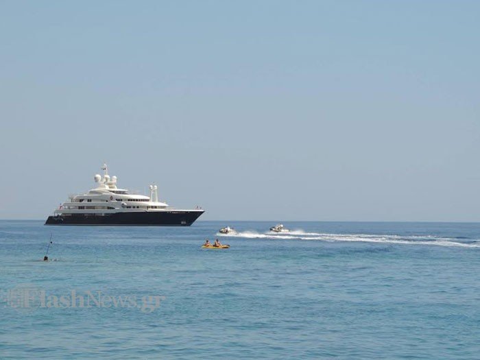 Ενας πρίγκιπας στην Κρήτη -Με πολυτελή θαλαμηγό που έκλεψε τα βλέμματα [εικόνες & βίντεο] | iefimerida.gr 1