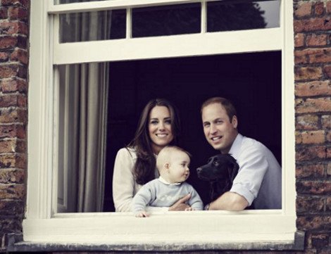 Οι Βρετανοί αγωνιούν σε ποιον μοιάζει ο πρίγκιπας Τζορτζ -Η νέα φωτογραφία που «άναψε» τη συζήτηση [εικόνες] | iefimerida.gr 0