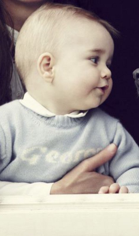 Οι Βρετανοί αγωνιούν σε ποιον μοιάζει ο πρίγκιπας Τζορτζ -Η νέα φωτογραφία που «άναψε» τη συζήτηση [εικόνες] | iefimerida.gr 1