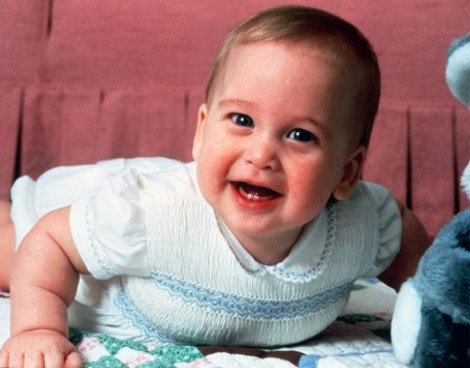 Οι Βρετανοί αγωνιούν σε ποιον μοιάζει ο πρίγκιπας Τζορτζ -Η νέα φωτογραφία που «άναψε» τη συζήτηση [εικόνες] | iefimerida.gr 3