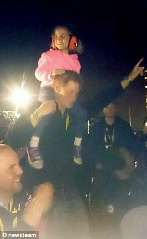 Ο τζέντλεμαν Χάρι: Γιατί τα δάκρυα μίας πεντάχρονης «λύγισαν» τον πρίγκιπα [εικόνες&βίντεο] | iefimerida.gr 0