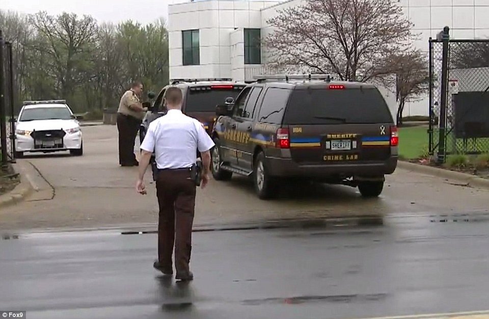 Νοσηλεύτηκε για υπερβολική δόση ναρκωτικών ο Prince λίγο πριν πεθάνει; Η φωτογραφία 15 ώρες πριν βρεθεί νεκρός [εικόνες] | iefimerida.gr 1