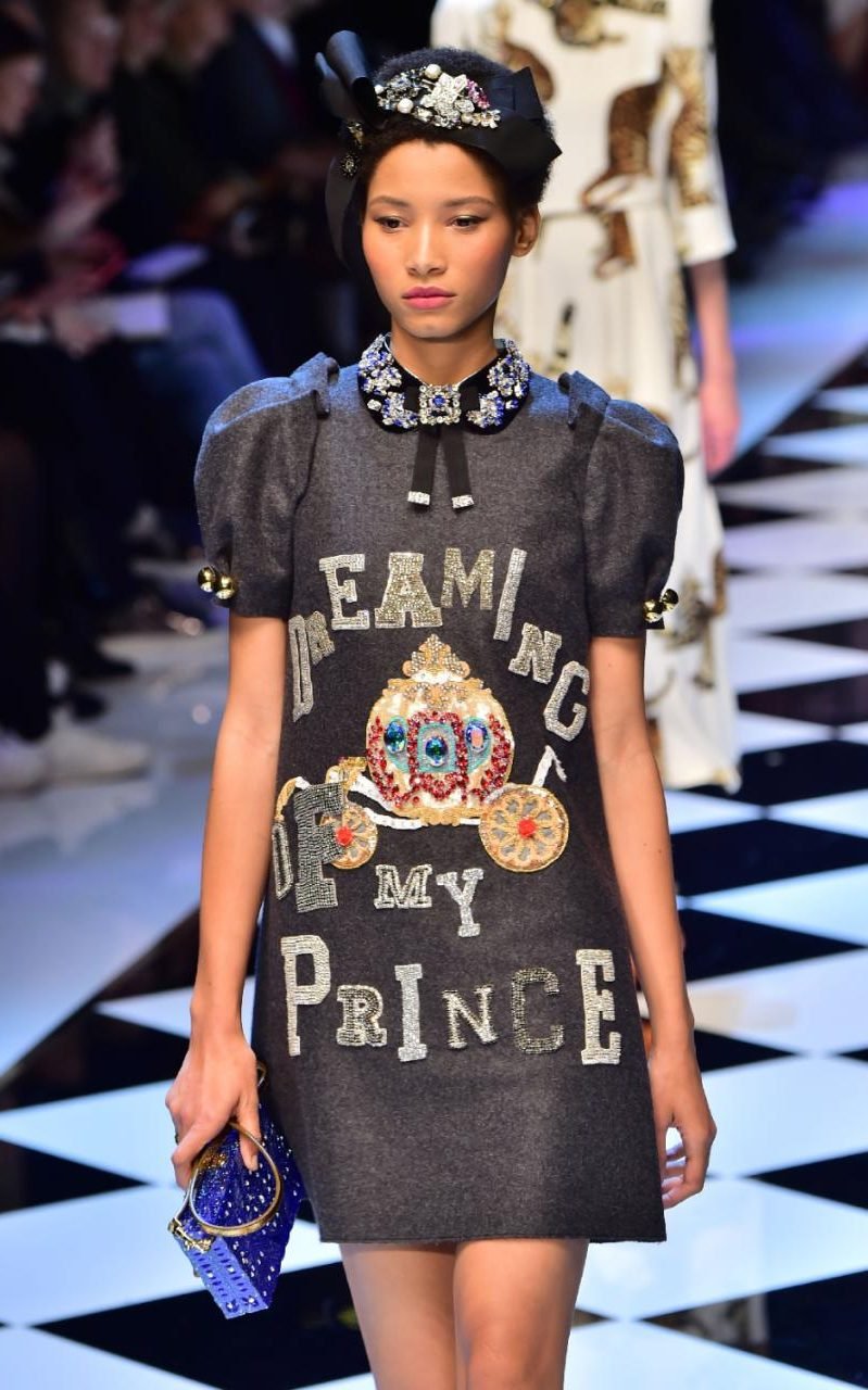 Γιατί η παραμυθένια συλλογή των Dolce & Gabbana κατέπληξε τους πάντες στο Μιλάνο [εικόνες] | iefimerida.gr 2