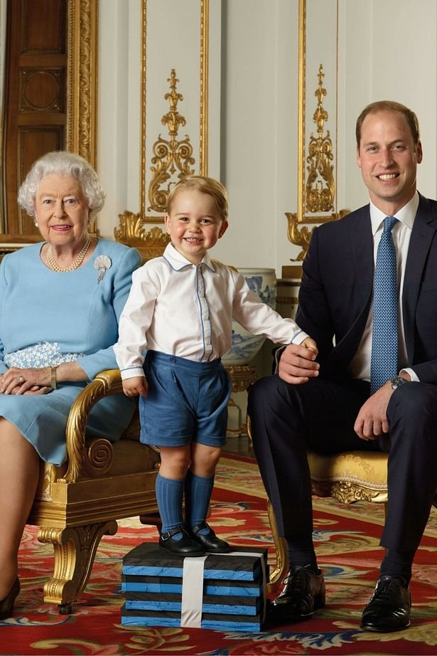 Ο πρίγκιπας Τζορτζ έγινε 4 ετών και ποζάρει μόνος του στον φακό -Πιο χαριτωμένος από ποτέ [εικόνες] | iefimerida.gr 1