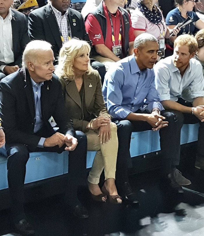 Σαν φιλαράκια Ομπάμα και Χάρι στην κερκίδα -Η λατρεία του πρίγκιπα για τα μωρά [εικόνες] | iefimerida.gr 3