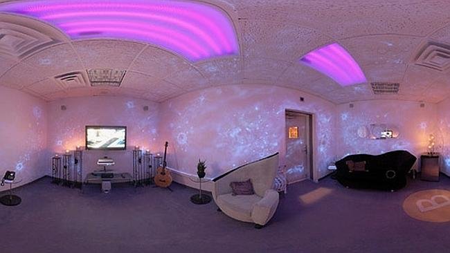 Κάνουν ξεναγήσεις στην έπαυλη του Prince -Δεν υπάρχει εισιτήριο μέχρι και Δεκέμβριο [εικόνες]  | iefimerida.gr 1