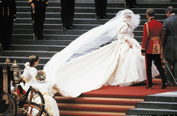 Πού θα πάει στις 30 Σεπτεμβρίου 2014 το νυφικό της πριγκίπισσας Νταϊάνα, σύμφωνα με τη διαθήκη της [εικόνες] | iefimerida.gr 3