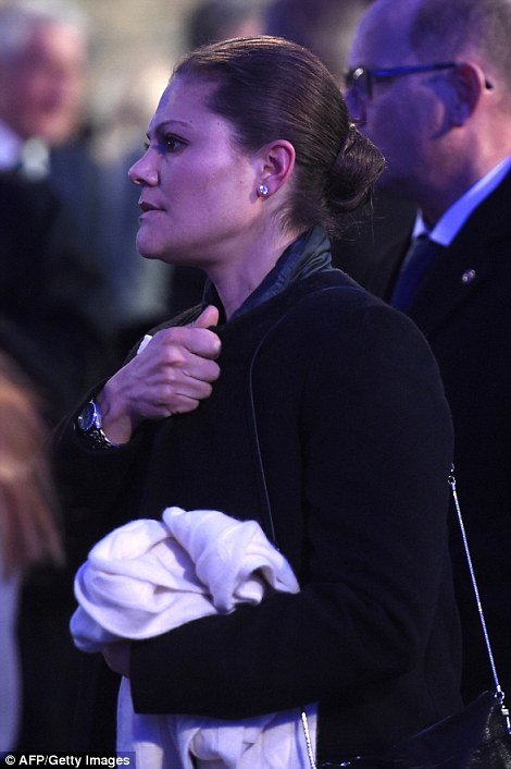 Oι επιζήσαντες του Αουσβιτς πέρασαν ξανά την πύλη του στρατοπέδου [εικόνες] | iefimerida.gr 22