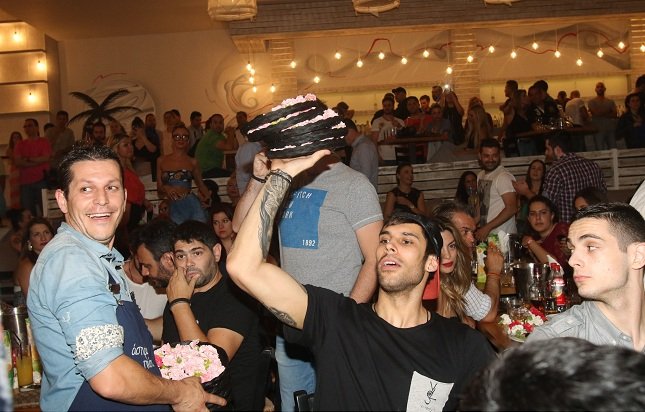 Εκλεψε την παράσταση ο Σπανούλης - Χόρεψε ζεϊμπέκικο και έβαλε φωτιά στην πίστα [εικόνες & βίντεο] | iefimerida.gr 2