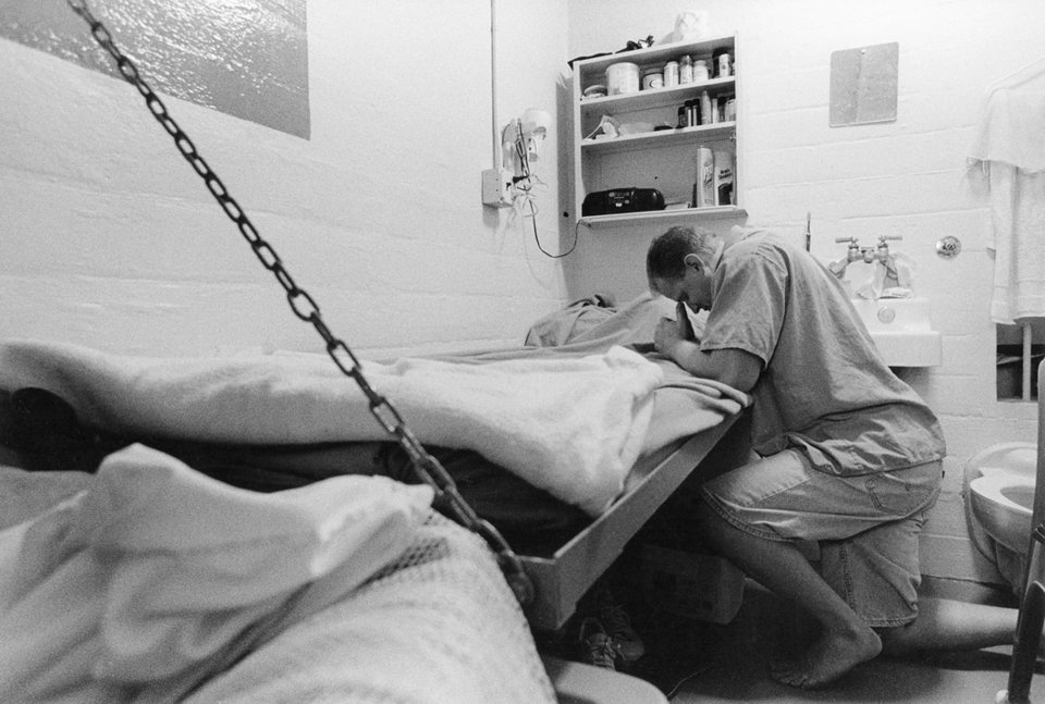 Ανακαλύπτουν το Θεό σε φυλακές υψίστης ασφαλείας -Ενα συναρπαστικό φωτογραφικό οδοιπορικό  [εικόνες] | iefimerida.gr 1