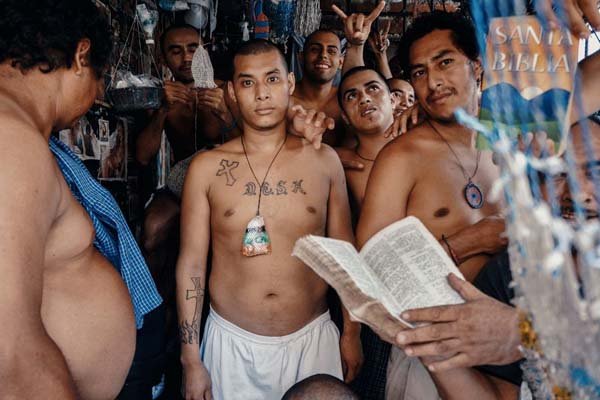 Μια φυλακή που φέρεται στους κρατούμενους σαν ζώα -Βρίσκονται στοιβαγμένοι σε κλουβιά [εικόνες] | iefimerida.gr 2